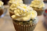 daisy cupcake, lemon poppyseed